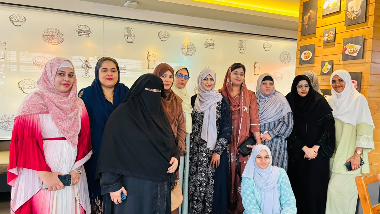 Group of Social Queens