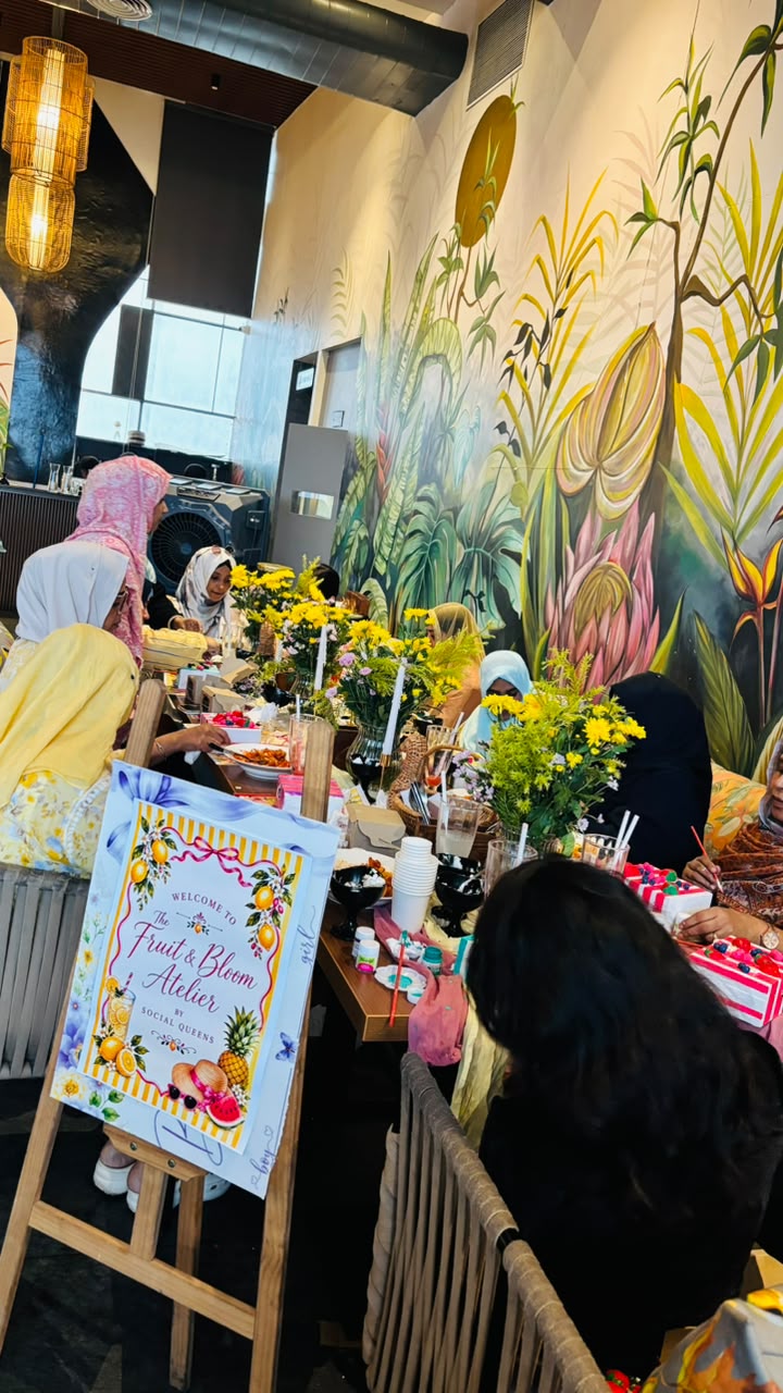 Fruit and Bloom Atelier long table